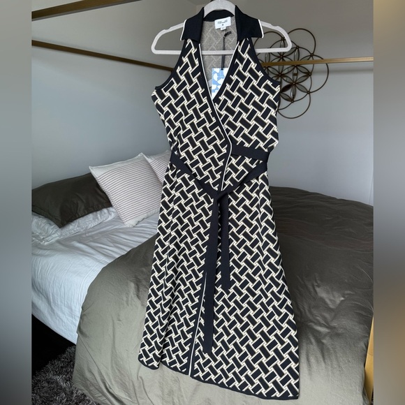 Diane Von Furstenberg Dresses & Skirts - Diane Von Furstenberg x Target Geometric Wrap Knit Dress XS Black Quiet Luxury